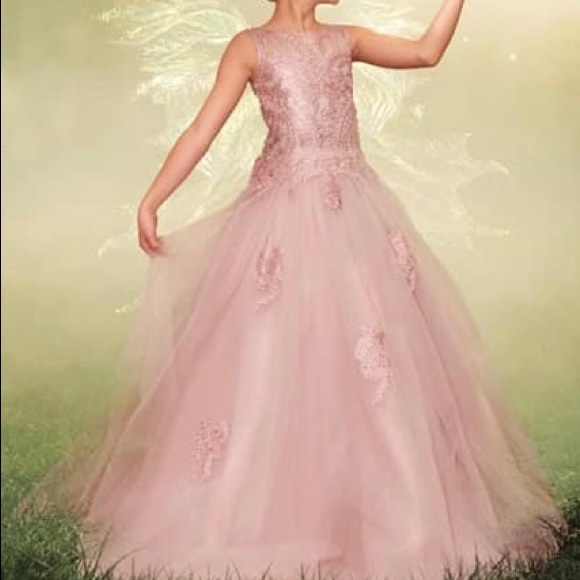 Formal dress for girl it’s a soft pink - Picture 2 of 2